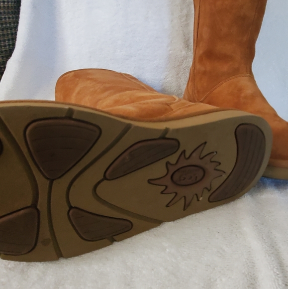 UGG tall boots - Picture 2 of 3